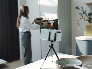 Lire la suite à propos de l’article Storytelling de marque : comment raconter son entreprise sur les réseaux sociaux en 2026